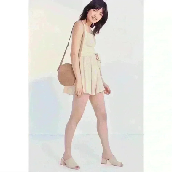 NWT Tan romper with a criss crossed open back - Picture 5 of 16